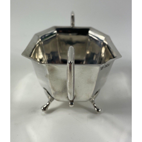 84 - A top quality tea service comprising silver teapot (gross weight 567g), sugar bowl and milk jug, hal... 