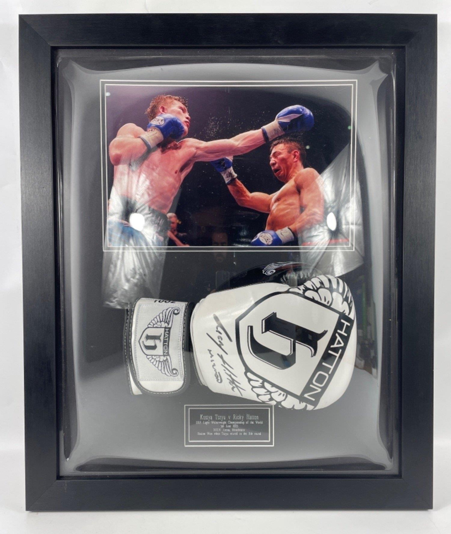 Ricky hatton store signed glove