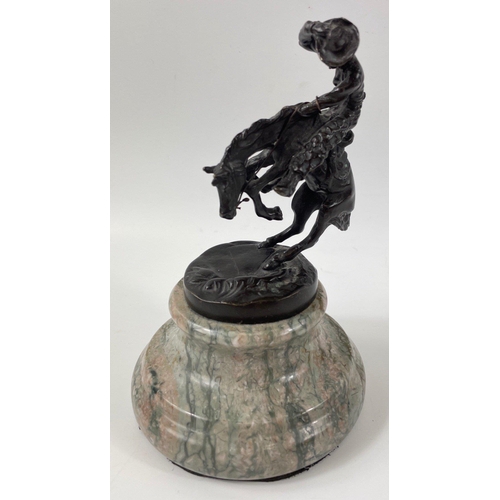 247 - Two small figurines of mounted cowboys on a marble plinth, in the style of Frederic Remington, no si... 