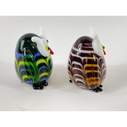 263 - Two very cute glass owls with fabulous highlighted eyes 4cm x 3cm#274