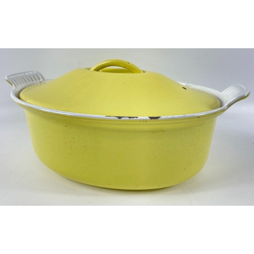 462 - Highly unusual - an early  26cm oval LE CREUSET casserole dish in lemon yellow, and a 24cm loaf tin ... 