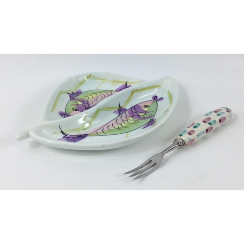 466 - A boxed Italian divided antipasti dish with serving fork with a pattern of fish length 24cm#489