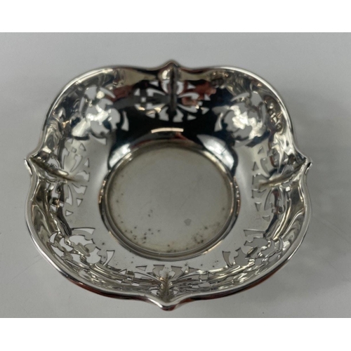 69 - A Birmingham 1915 silver hallmarked small pierced dish by DEAKIN  & FRANCIS (7.5 x 2cm), gross weigh... 