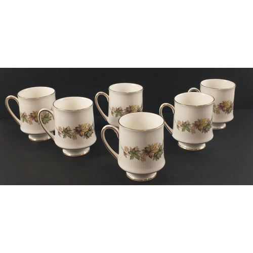 94 - A ROYAL STANDARD Lyndale Fine Bone China 6 cup coffee service 15 piece with a nice coffee pot with l... 