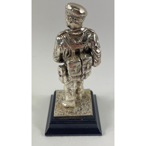 164 - Three unpainted pewter soldier figurines to include a 92nd GORDON HIGHLANDER from 1864 standing 13cm... 