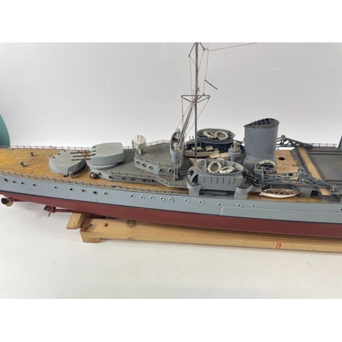 172 - A Southampton Class Cruiser 1:128 'built from scratch', NOT A KIT BUILD,  built for remote control, ... 