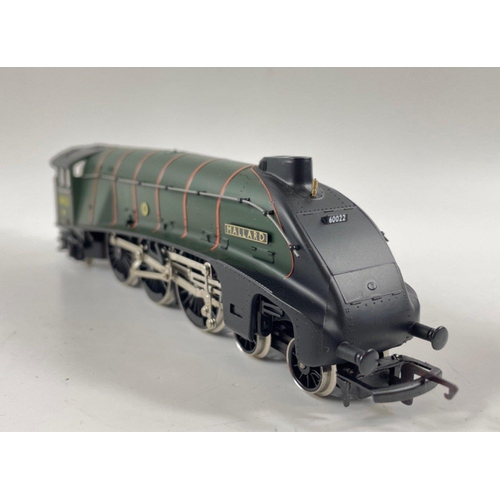 205 - HORNBY RAILWAYS 00 GAUGE SCALE MODEL  BR class A4 loco 'Mallard' (R309), boxed in excellent conditon... 