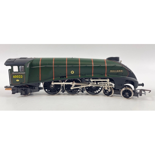 205 - HORNBY RAILWAYS 00 GAUGE SCALE MODEL  BR class A4 loco 'Mallard' (R309), boxed in excellent conditon... 