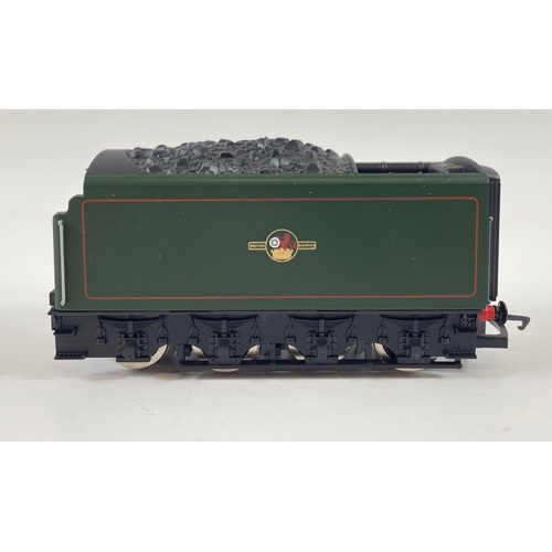 205 - HORNBY RAILWAYS 00 GAUGE SCALE MODEL  BR class A4 loco 'Mallard' (R309), boxed in excellent conditon... 