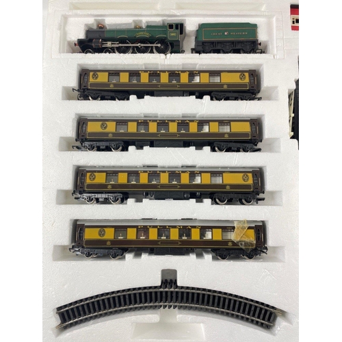 216 - A huge HORNBY RAILWAYS SILVER JUBILEE PULLMAN R687 Pullman set including a print by George Heiron.  ... 