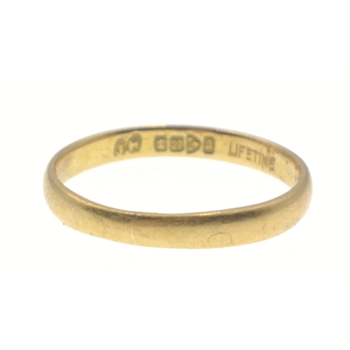 3 - A 22ct stamped yellow gold wedding band ring size M, weight 2.03g approx - a really nice quality rin... 