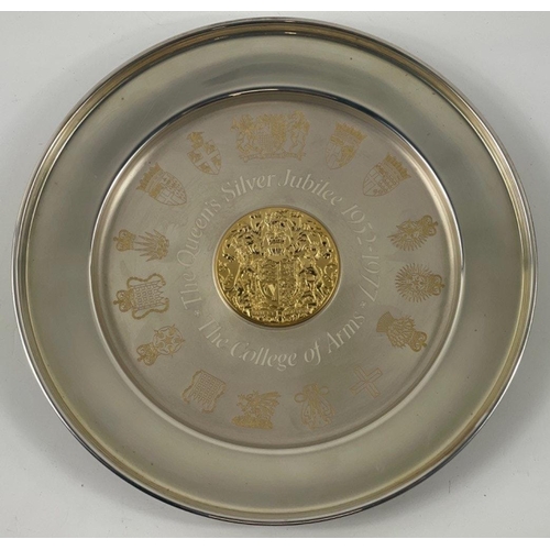 67 - A silver plate, made by the Danbury Mint and hallmarked Birmingham Silver Jubilee 1977,  with a silv... 