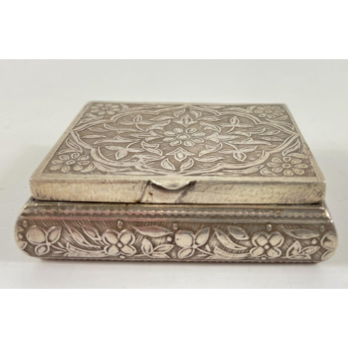 71 - An attractive lot of silver boxes to include a snuff tin stamped 925 with decorative floral design (... 