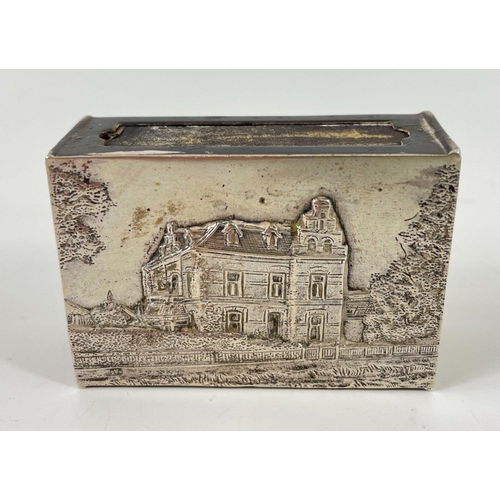 71 - An attractive lot of silver boxes to include a snuff tin stamped 925 with decorative floral design (... 