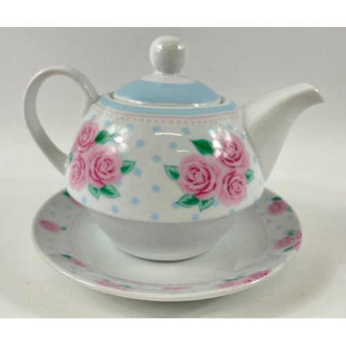 113 - Mixed china tea sets all decorated with roses to include ROYAL VALE (6 cups, 3 saucers, 3 plates and... 