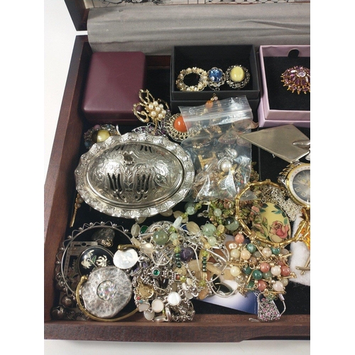 32 - A large wooden box (39x28x7cm) full of costume jewellery#33