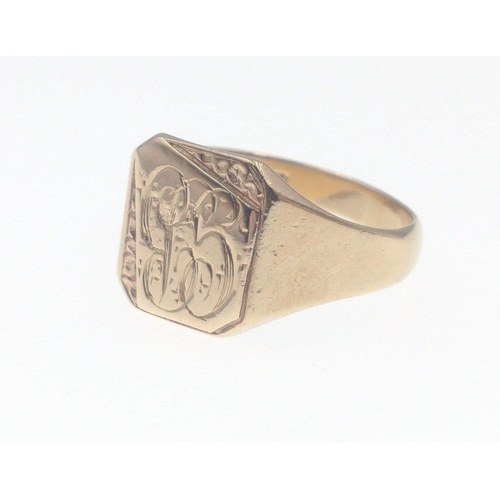 19 - A nice black stone 375 stamped signet ring size V gross weight 3.81g, also a 375 stamped yellow gold... 