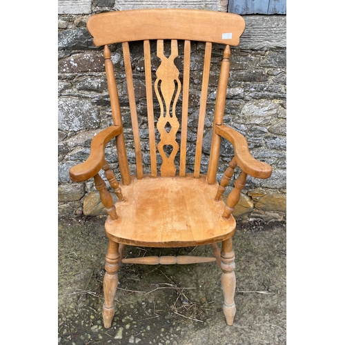 311 - A large open arm Windsor Fiddle-back beech farmhouse chair dimensions height 115cm x width 45cm x de... 