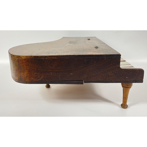 367 - A vintage child's piano in working order, needs tuning, 36x35x16cm#431