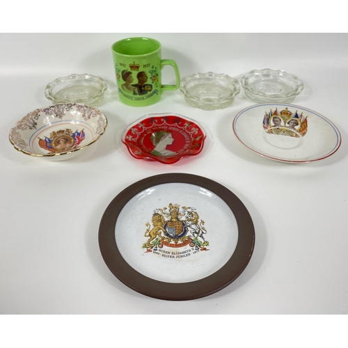 383 - A collection of Royal memorabilia to include a HORNSEA Silver Jubilee plate (16cm), a WASHINGTON pot... 