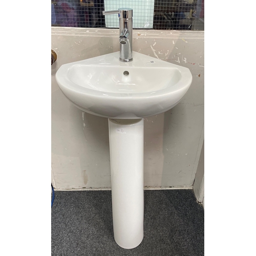 415 - A nice corner ceramic sink with mixer tap in new condition - dimensions 32cm width x 32cm width x he... 