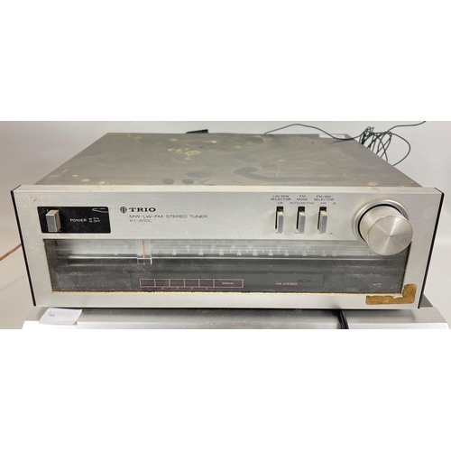 443 - WIRED FOR SOUND!A VINTAGE AKAI stereo integrated amplifier AM1100 with remote control, with also wit... 