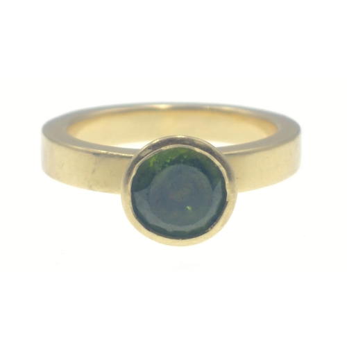 5A - SCINTILLATING SAPPHIRE! A 750 (18ct) stamped yellow gold with a large round-cut green sapphire (0.7m... 