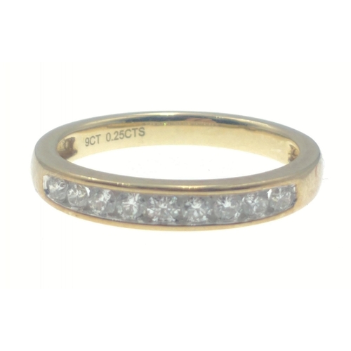 5B - DIAMONDS ARE A GIRLS BEST FRIEND! A 9ct stamped yellow gold diamond 0.25cts (tested) engagement ring... 