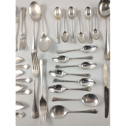 88 - A collection of EPNS cutlery to include 6 grapefruit spoons, 8 fish knives, 8 fish forks, 7 teaspoon... 