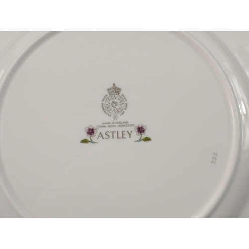 99 - A ROYAL WORCESTER Astley dinner service to include 8 teacups, 6 large cups, 8 saucers (15cm), 8 plat... 