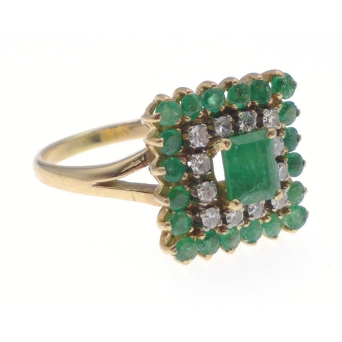 6 - A STUNNING 18 stamped yellow gold Emerald and Diamond studded dress ring size S with 12 diamonds - 2... 