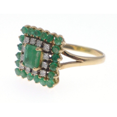 6 - A STUNNING 18 stamped yellow gold Emerald and Diamond studded dress ring size S with 12 diamonds - 2... 