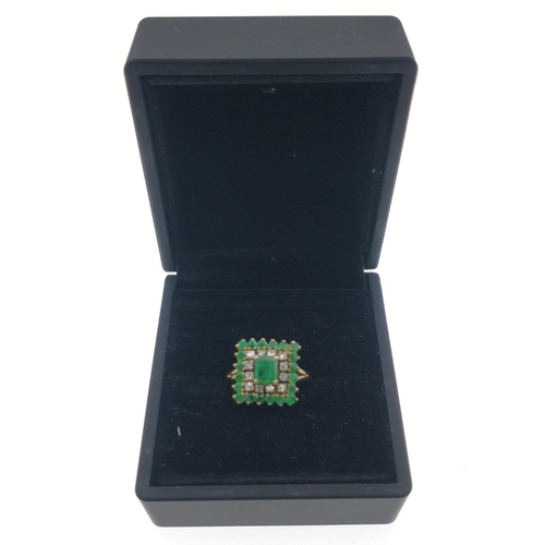 6 - A STUNNING 18 stamped yellow gold Emerald and Diamond studded dress ring size S with 12 diamonds - 2... 