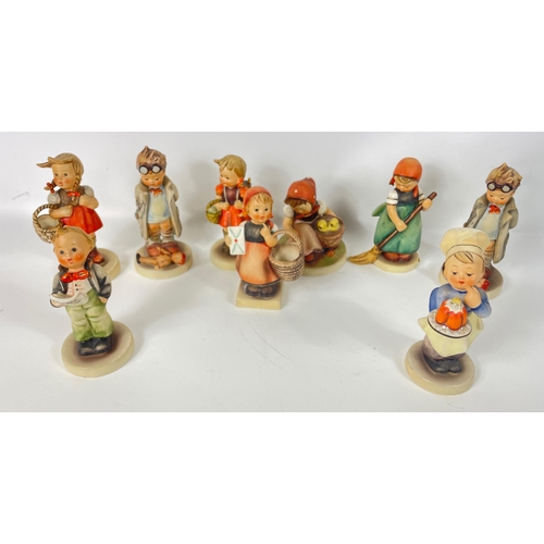 99 - A HUMMEL collection each approx 13cm tall to include 57/0, 135, 171, 812/0, 128, 13/210, 127, 96, 12... 