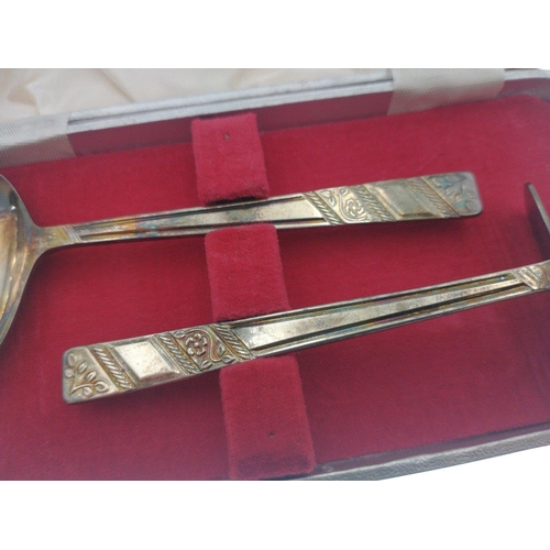 162 - A vintage VINER'S christening spoon and shovel in presentation case#51