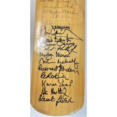 204 - Duncan Fearnley cricket bat signed by members of 6 various WORCESTERSHIRE and YORKSHIRE teams to inc... 