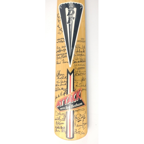 204 - Duncan Fearnley cricket bat signed by members of 6 various WORCESTERSHIRE and YORKSHIRE teams to inc... 