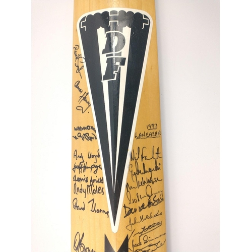 204 - Duncan Fearnley cricket bat signed by members of 6 various WORCESTERSHIRE and YORKSHIRE teams to inc... 