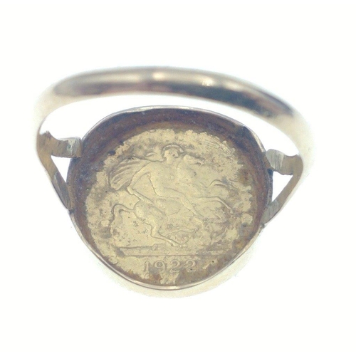 14 - An 18ct (Jeweller tested 18ct or above) 1922 half sovereign style ring, ring size S - overall weight... 