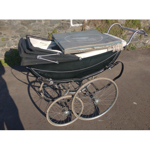 242 - Osnath pram in black with a Moreland's green cover - These prams are bought by ROYALTY!#262