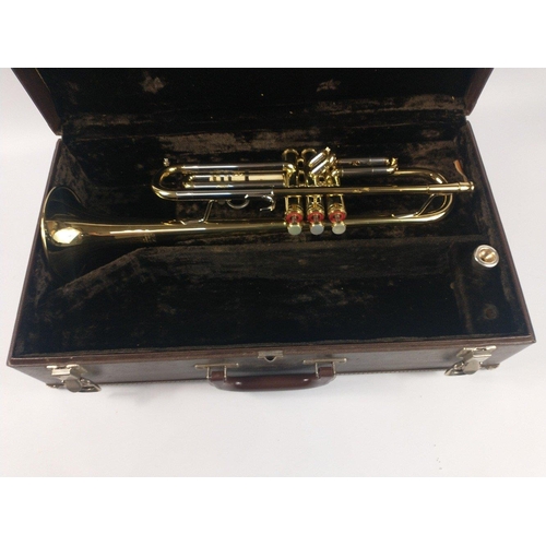 251 - Vintage GETZEN 300 Series brass finish Cornet, from Elkhorn Wisconsin with case - series K77877#271... 