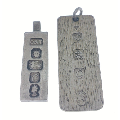 37 - A collection of two silver jubilee 1977 ingots to include a large Edinburgh hallmarked ingot pendant... 