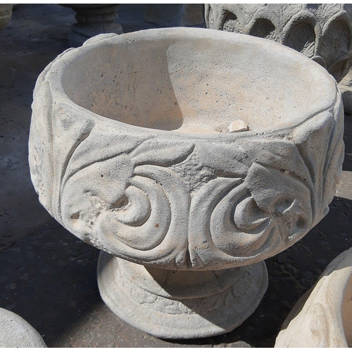 457 - A fleur-de-lys urn - depicting the stylised 3 petal design - comes in 2 pieces#483