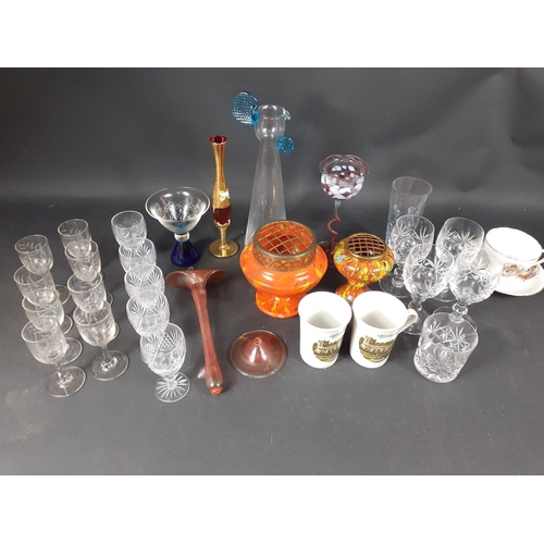 498 - A mixed lot of glassware to include 4 small wine glasses, 4 sherry glasses, etc#525