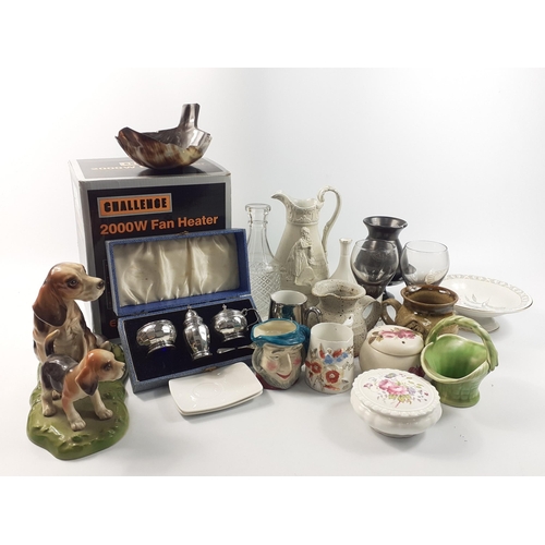 500 - A mixed box to include a ROYAL WINTON tazza (16cm dia), a WEDGWOOD Hathaway Rose posy vase, an AXE V... 