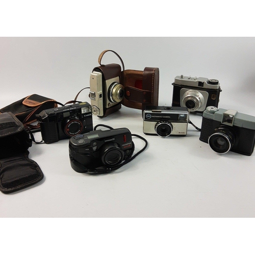 506 - A collection of vintage cameras to include a BROWNIE REFLEX made in the USA by EASTMAN KODAC CO, ROC... 