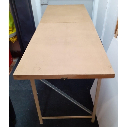 507 - Folding pasting table in good working order - handy for extra guests at Christmas or Jubilee parties... 