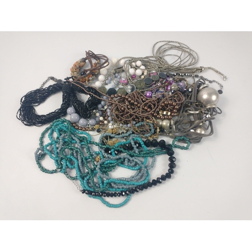 51 - A large bag of costume jewellery, mainly necklaces#54