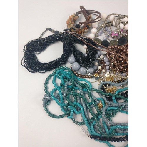 51 - A large bag of costume jewellery, mainly necklaces#54