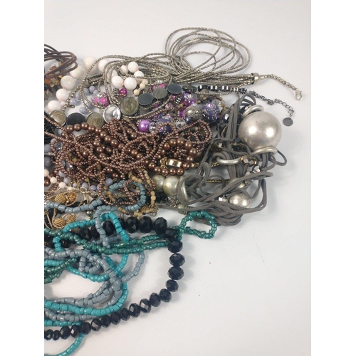 51 - A large bag of costume jewellery, mainly necklaces#54